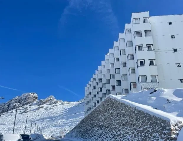 Fachada del edificio Presidente en invierno